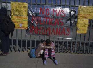 38 dead in Mexico fire after guards didn’t let migrants out