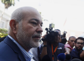 Legisladores Puerto Rico piden detener recorte millonario programas Medicare