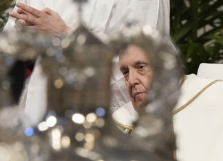 Francisco preside la misa de Jueves Santo en el Vaticano