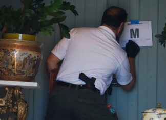 El FBI allana una residencia en Miramar como parte de una investigación