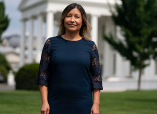 Jefa de campaña de Biden es nieta del activista César Chávez