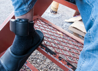 Jóvenes arrestados alertan de las consecuencias legales del tráfico humano