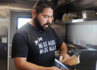 «Soñadores» duplicaron su salario bajo la protección de DACA, según sondeo