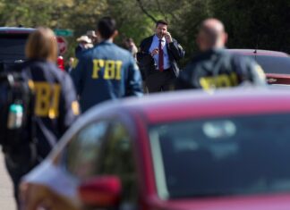 Más de 200 agentes buscan al acusado de matar a cinco hondureños en Texas