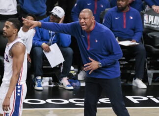 Los Sixers despiden al entrenador Doc Rivers
