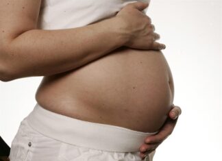 Problemas del parto por males cardiacos afectan desproporcionadamente a madres latinas