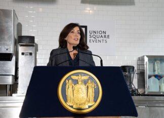 Autoridades de Nueva York y empresarios reclaman acelerar la regulación de los inmigrantes