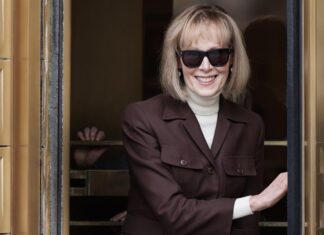 Carroll dedica su victoria contra Trump a «toda mujer que sufrió porque no la creyeron»