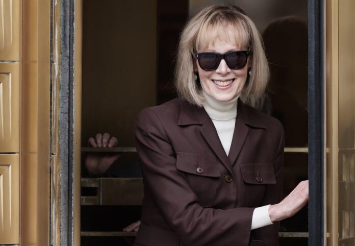 Carroll dedica su victoria contra Trump a toda mujer que sufrió porque no la creyeron