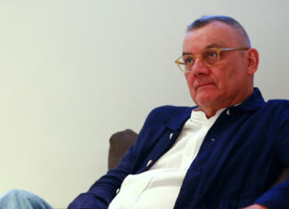 Horacio Castellanos: Escribir en español ofrece universalidad