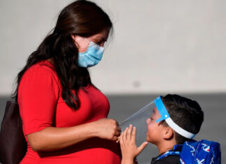 Los retos de ser madre en EE. UU., México y Centroamérica