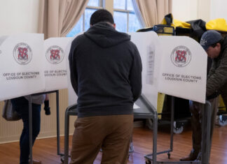 Un récord de 11,8 millones de latinos votaron en 2022 según NALEO