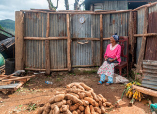 Una anciana tras pasar el huracán Fiona, Foto del Año en República Dominicana