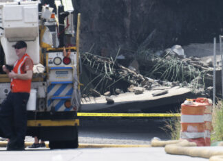 Se derrumba tramo elevado de autopista en Filadelfia tras incendio de camión cisterna