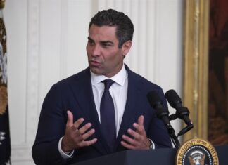 Alcalde de Miami se convierte en el primer hispano en entrar en la carrera presidencial