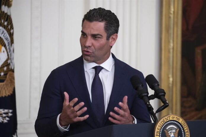 Alcalde de Miami se convierte en el primer hispano en entrar en la carrera presidencial