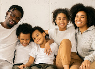 Buscan derribar las barreras a la propiedad de vivienda para los latinos