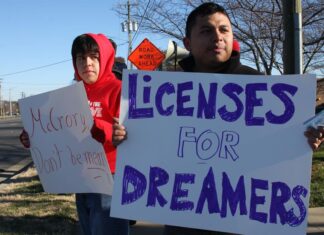 Entran en vigor las licencias de manejo para migrantes indocumentados en Massachusetts