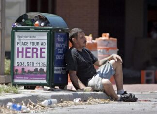 Houston acuerda limpiar vertederos ilegales que afectan a barrios latinos y afroamericanos