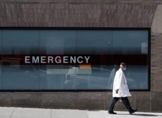 Un tercio de hispanos ve en el idioma una barrera para la atención médica, según sondeo