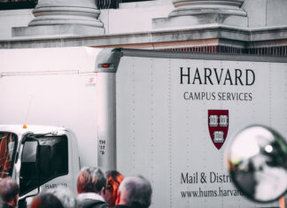 Exdirector de morgue de Harvard es acusado por robo y venta de restos humanos
