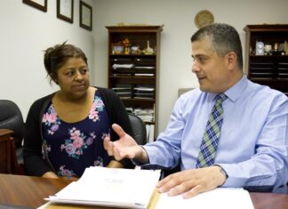 USCIS facilita para empleadores el trámite de verificación de permisos de trabajo