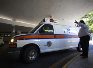Seis personas resultan heridas al ser atropelladas en una plaza pública de Puerto Rico