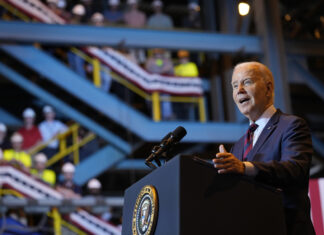 Biden elogia a sindicatos durante visita a astillero de Filadelfia