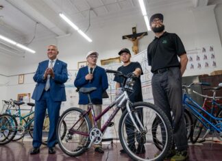 Neoyorquinos donan bicicletas para que los inmigrantes puedan trabajar