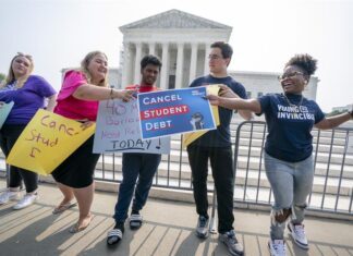 Estados con más población latina figuran entre beneficiados de perdón de deuda estudiantil
