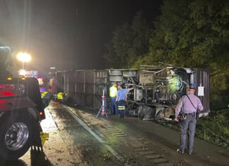 Mueren tres pasajeros en un choque de autobús en Pensilvania