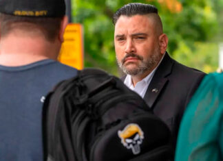 Dan 17 años de prisión a exlíder de Proud Boys por el asalto al Capitolio