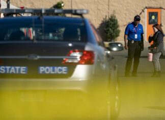 La madre del niño de 6 años que disparó contra su profesora en EE. UU. se declara culpable