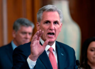 Los republicanos no se atreven a criticar a Trump por el 6 de enero