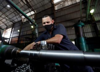 Miembros de la construcción mecánica en Puerto Rico busca hacer negocios con España