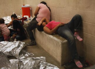 Muere una migrante que estaba detenida en centro de CBP donde niña panameña murió en mayo