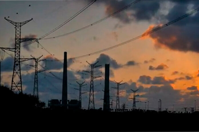 Presentan-un-tercer-plan-para-reducir-en-un-80-%-la-deuda-de-la-eléctrica-de-Puerto-Rico