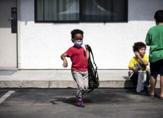 La promoción del consumo de agua en escuelas previene sobrepeso en niños, indica estudio