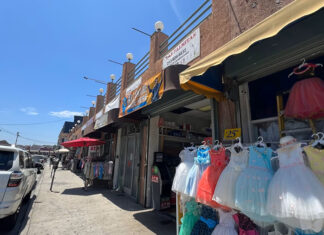 Modesta tienda latina en Los Ángeles convirtió a alguien en multimillonario y recibió millonaria sorpresa