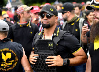 Enrique Tarrio, de los Proud Boys, sentenciado a 22 años de cárcel por asalto al Capitolio de EE. UU.