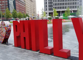 Izan las banderas de Brasil, Guatemala, Nicaragua y México en la Alcaldía de Filadelfia