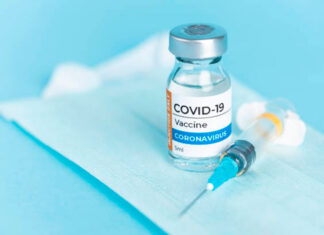 Legisladores de Texas, Florida y otros estados socavan esfuerzos de vacunación contra covid