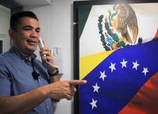 Un exmilitar venezolano deportado de EE. UU. apoya a migrantes en la frontera de México