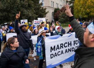 Un juez rechaza el recurso del gobierno de EE. UU. y declara ilegal el plan migratorio DACA