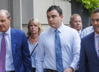 Una jueza desestima todos los cargos del policía que mató al puertorrqueño Eddie Irizarry