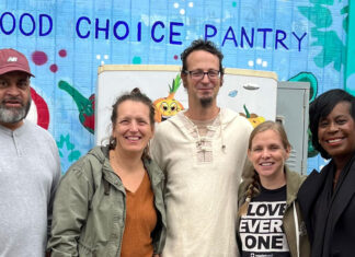 Candidata a alcaldesa Cherelle Parker visitó negocios en el norte de Filadelfia