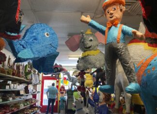 EE. UU. festeja antigua tradición hispana con timbres postales de piñatas