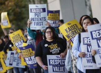 EE. UU. vive la mayor huelga de trabajadores de la salud en su historia