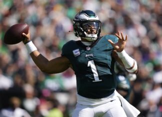 Eagles se salvan y superan por 34-31 en tiempo extra a Commanders