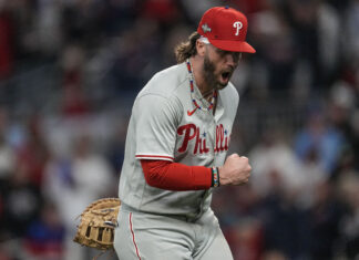 Harper logra jonrón; Filis neutralizan bateo de Bravos y ganan 1er juego de serie divisional